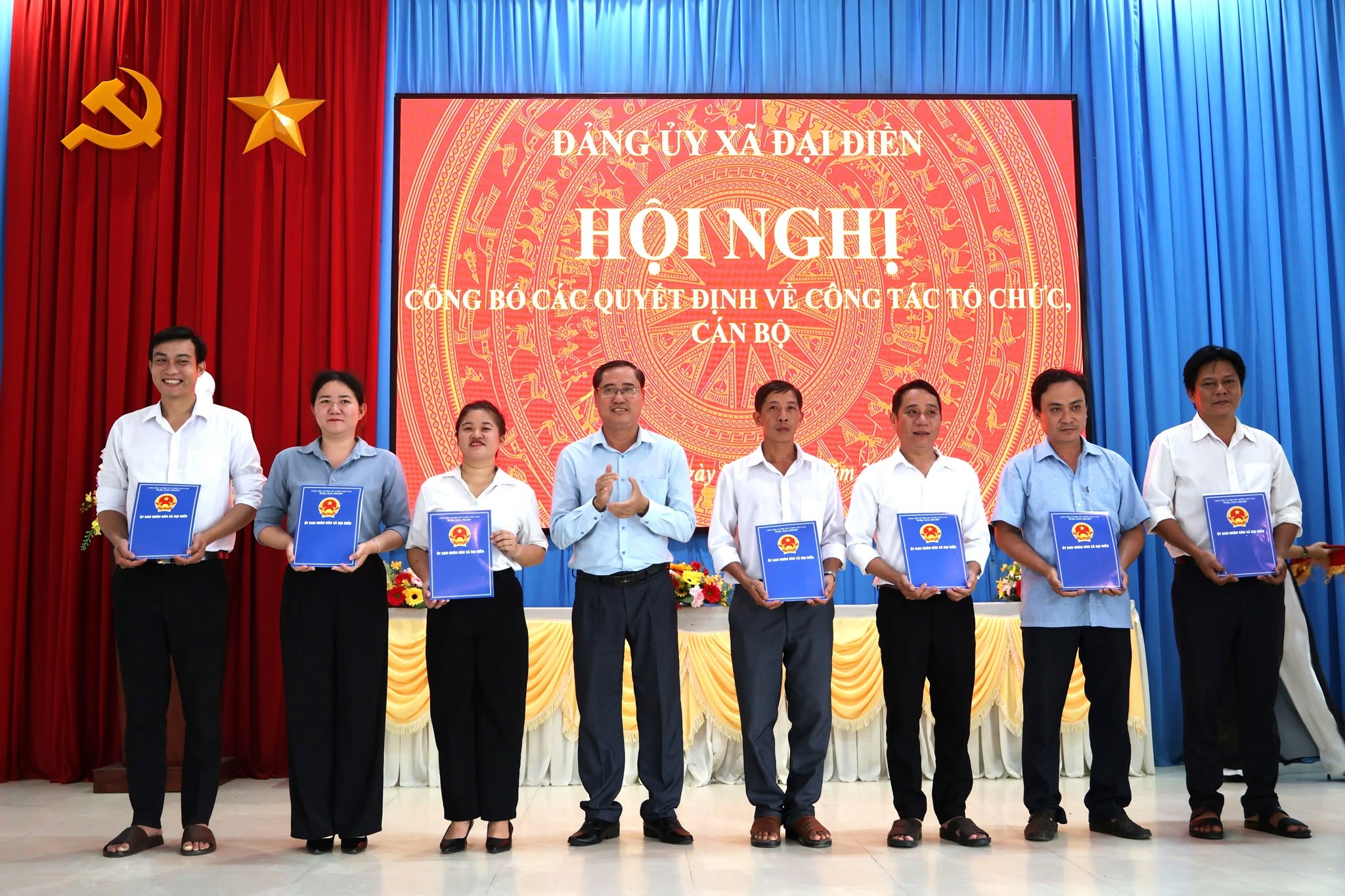 Đảng ủy xã Đại Điền trao quyết định về công tác cán bộ