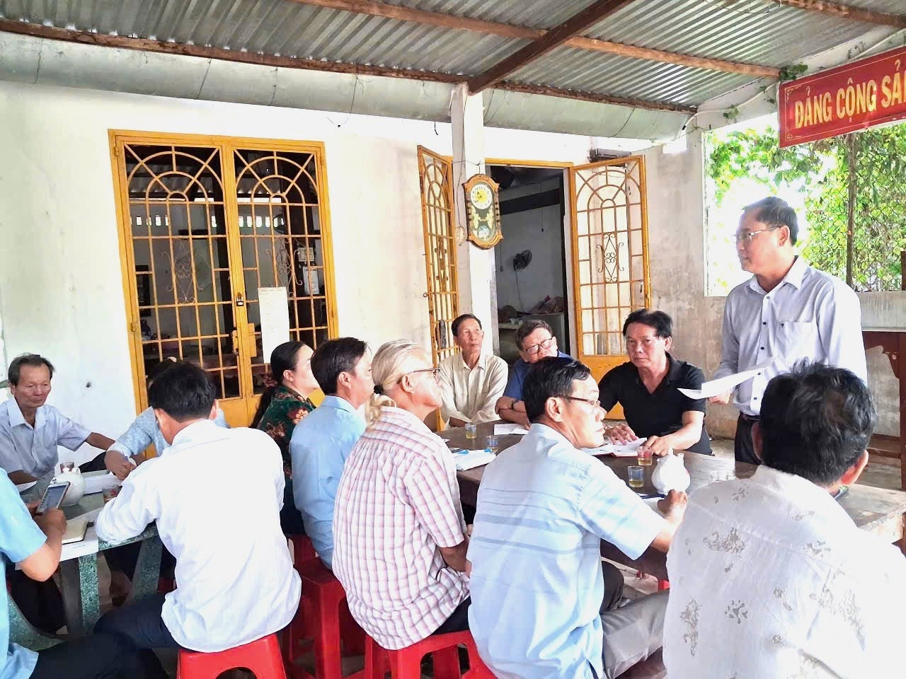 Lãnh đạo UBND xã làm việc với Ban Khánh tiết Đình Đại Điền 