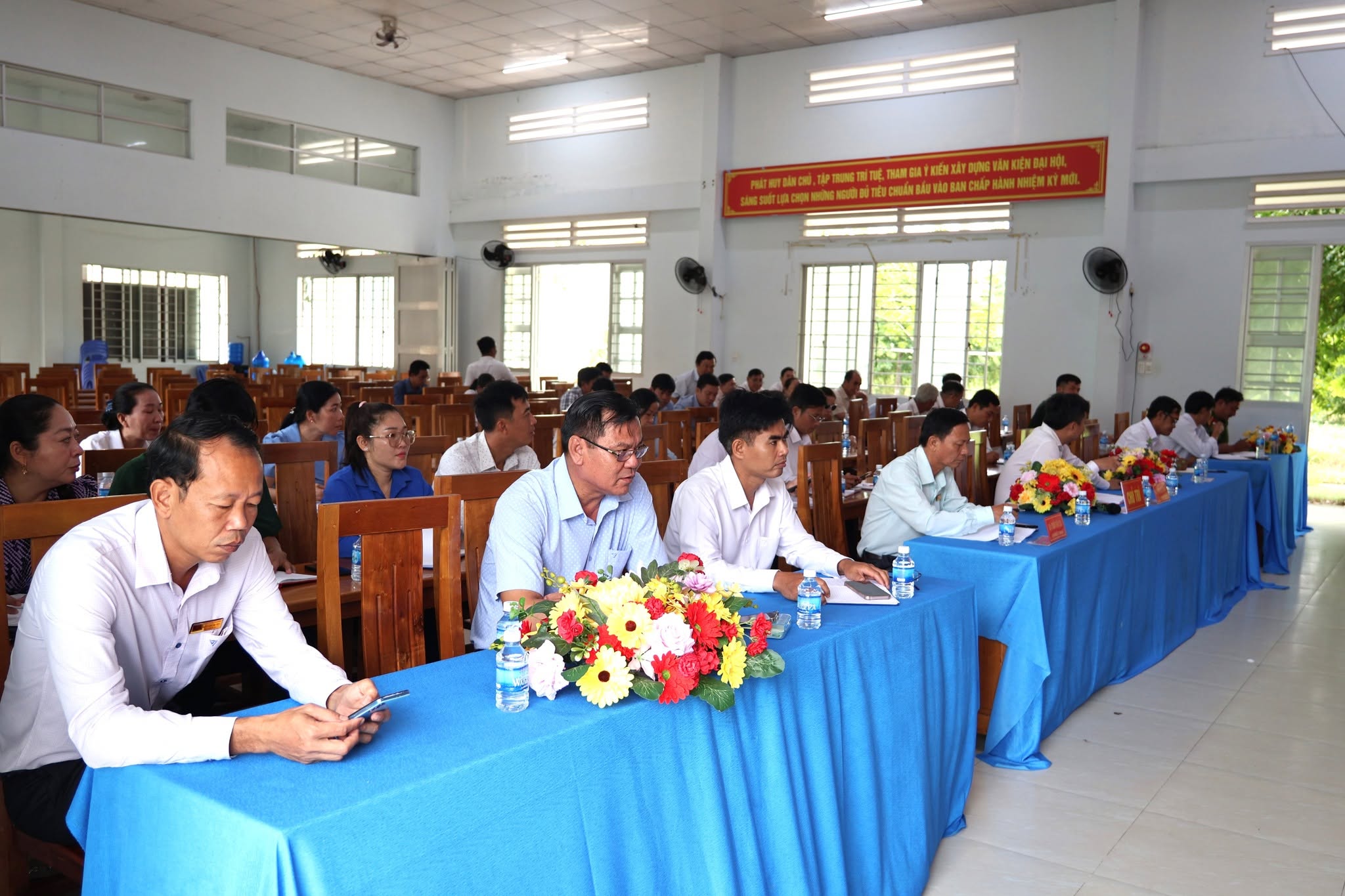 Thường trực Đảng ủy xã Đại Điền họp giao ban với Bí thư chi bộ ấp nắm tình hình hoạt động của ấp sau thời gian sáp nhập