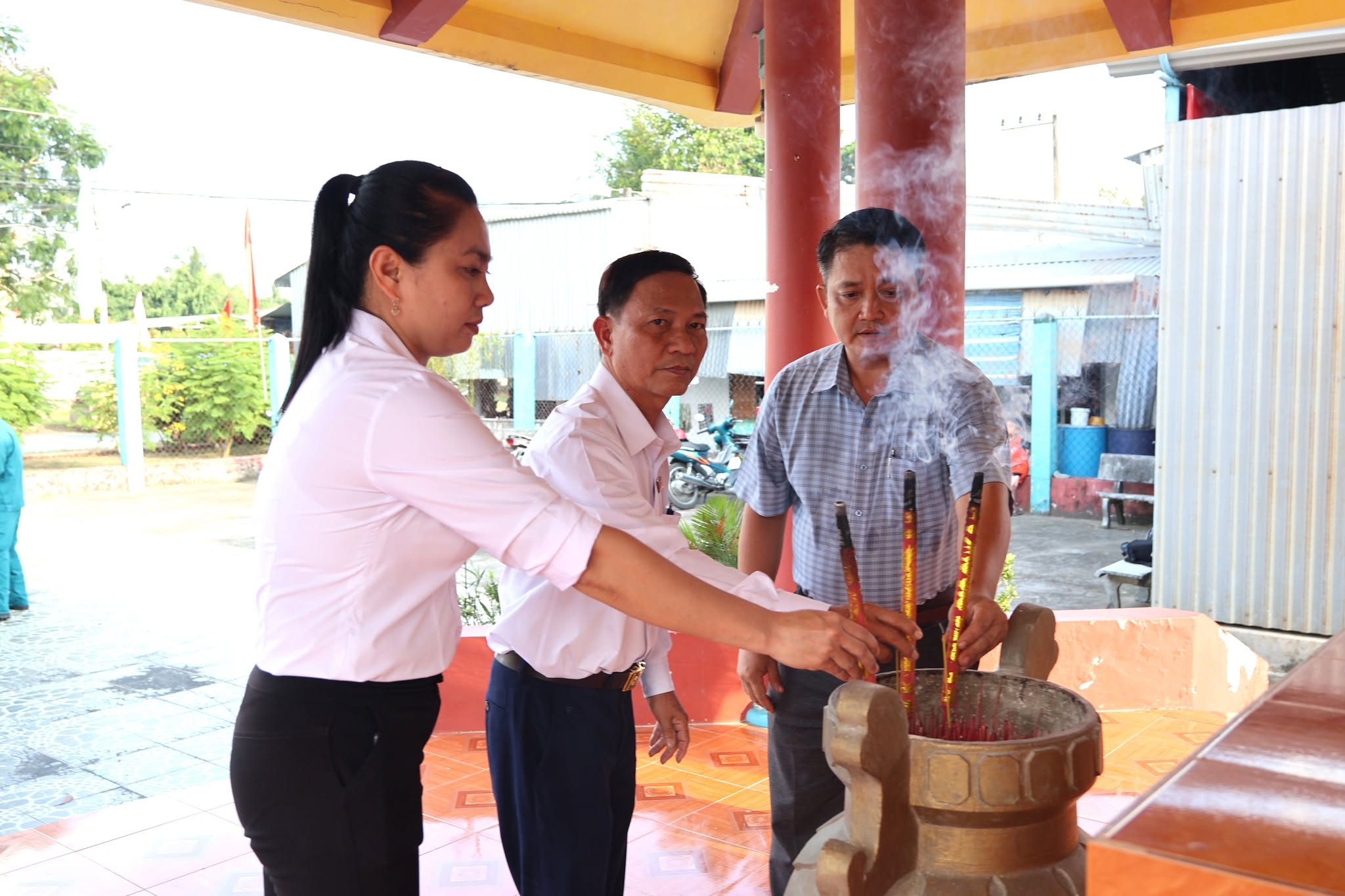 Đại Điền viếng Đền thờ Liệt sĩ xã nhân kỷ niệm 81 năm ngày Cách mạng Tháng Tám thành công 19/8 và Quốc khánh 2/9